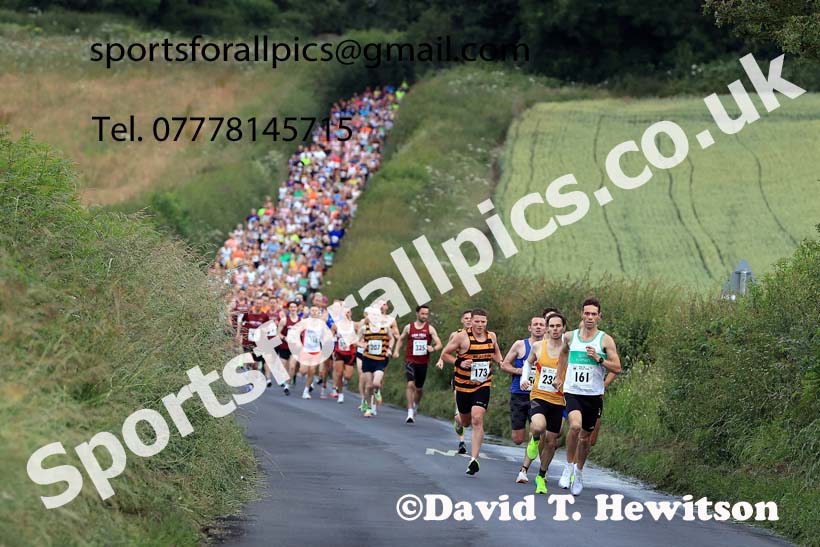 The 2024 Tynedale Pie n Peas 10k Road Race, Ovington to Low Prudhoe Country Park, Northumberland.  Photo: David T. Hewitson/Sports for All Pics